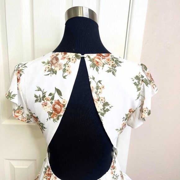 Women's White Floral Ruffle Mini Dress with Open Back Detail, Bridal Size M - Picture 6 of 16